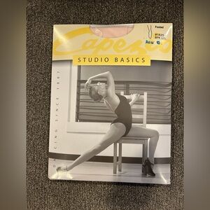 Capezio ladies Studio Basics Footed color pink tight. Size Large/Xl. Brand new